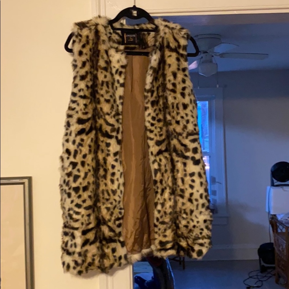 Leopard spot fur vest